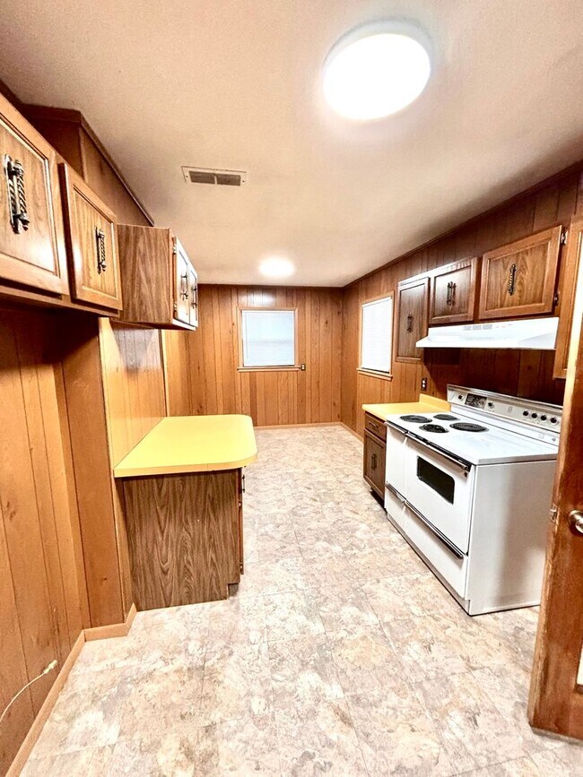 Foto del edificio - 732 Crest- Now Available!