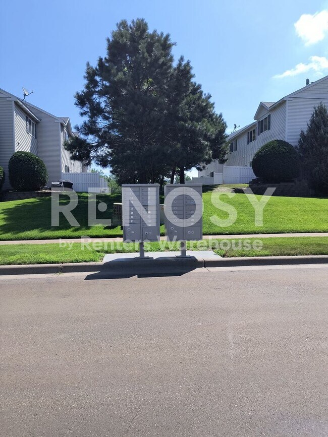 Foto del edificio - 7290-7147 147 Ln NW
