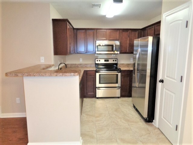 Foto del edificio - 1242 Carlton Ridge Drive