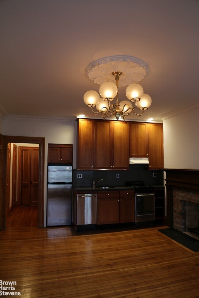 Building Photo - 60 Clark St