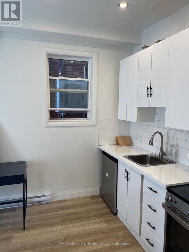 Photo du bâtiment - 66-166 Wellington St S