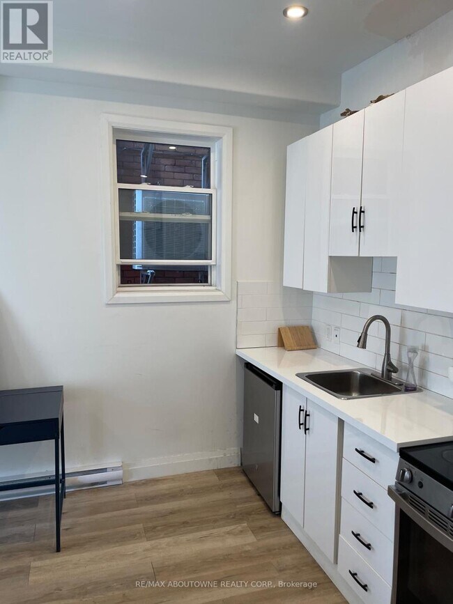 Photo du bâtiment - 66 Wellington St S