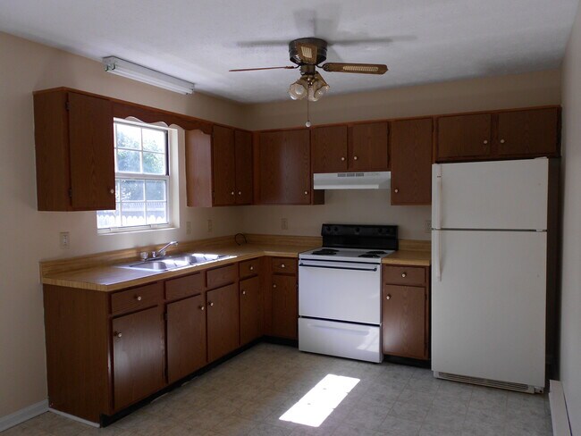 Building Photo - 407 Buckingham Dr