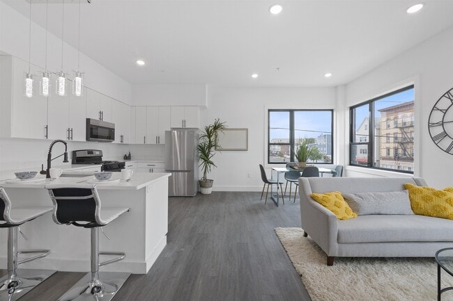 Building Photo - 425-429-429 Avenue C
