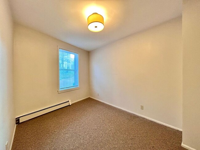 Building Photo - Cresent NE Apartments