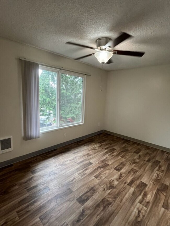 Building Photo - Upcoming 2-Bedroom Apartment coming available 9/15/26! Currently offering 1 month free!