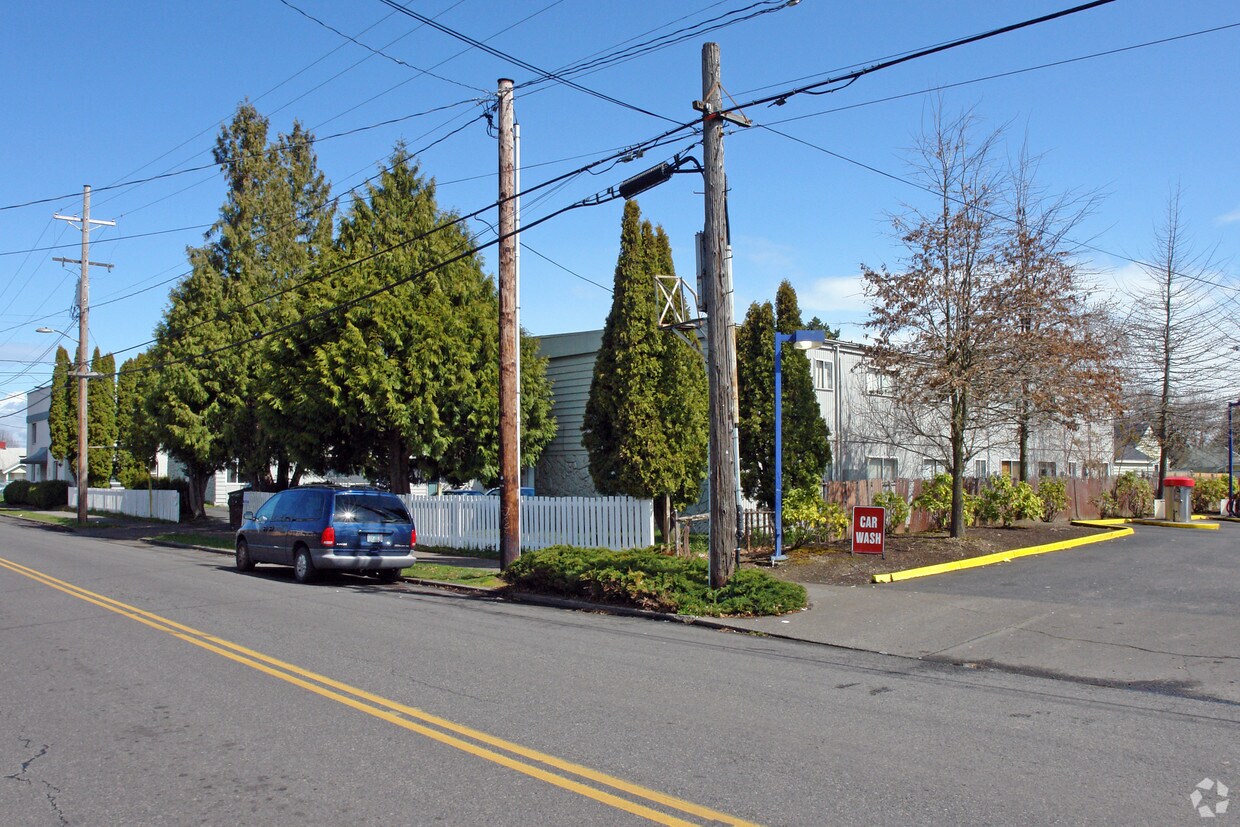 Building Photo - 7526-7560 N Ida Ave