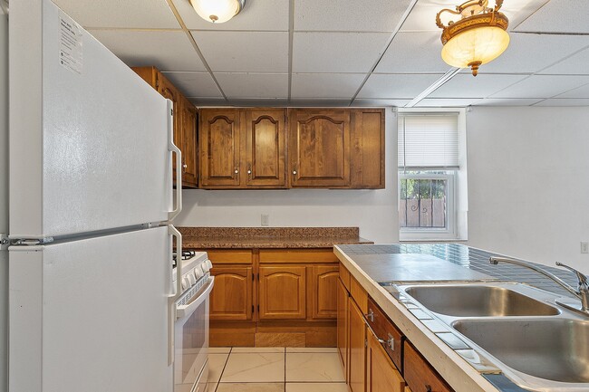 Building Photo - 40 Aetna St