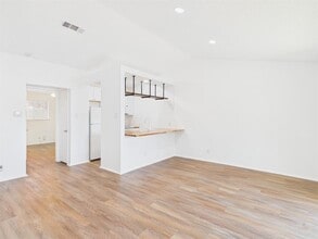 Building Photo - 1303 Hollow Creek Dr