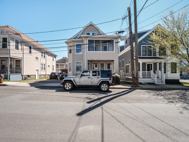 Foto del edificio - 54 Upland Rd