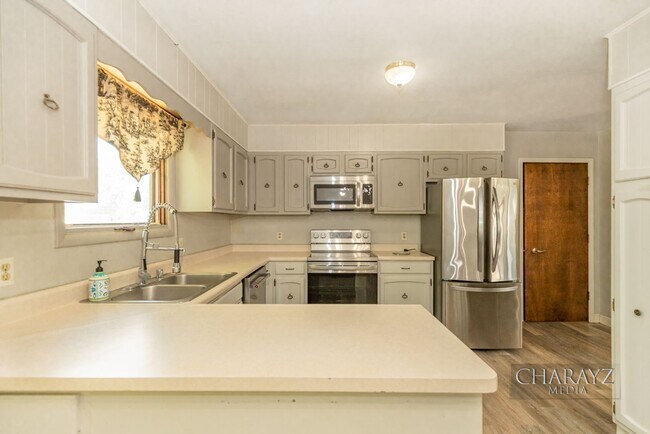 Foto del edificio - Duplex-Upper Unit in Aurora Subdivision