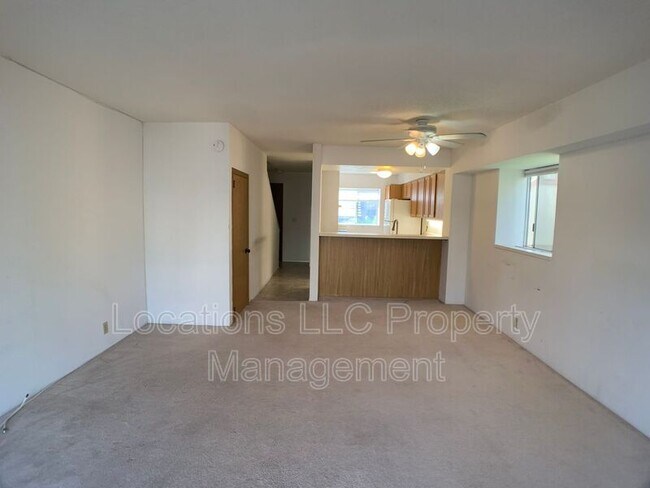 Foto del edificio - 98-943-943 Moanalua Rd