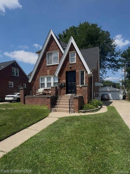 Building Photo - 122 W Houstonia Ave