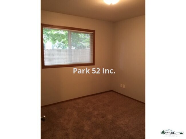 Foto del edificio - 630 N Prospect St