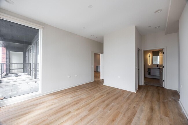 Foto del edificio - 6340 W Belmont Ave