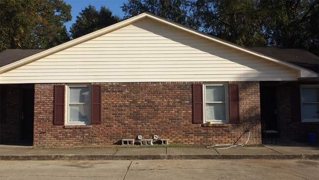 Building Photo - 1500 9th Ave