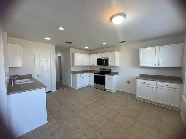 Building Photo - Pricklybranch