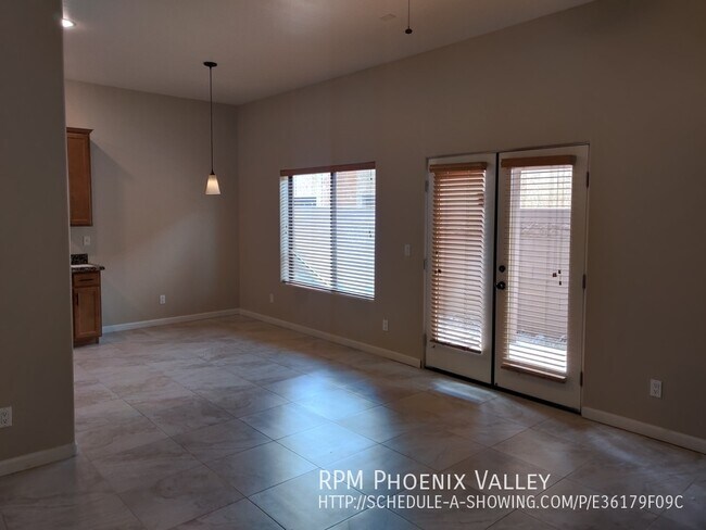 Building Photo - 3x2.5 Central Phx Gated Community Townhome...