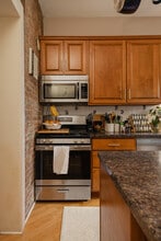 Building Photo - 357 W Clinton St