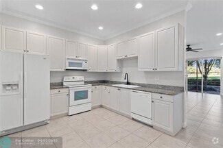 Building Photo - 3166 Fairway Cir