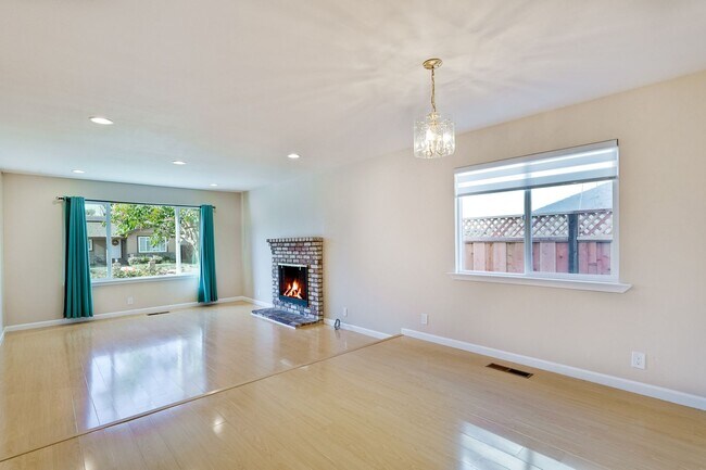 Foto del edificio - Charming 1,780 Sq Ft 4 bedroom 2 bath home in South San Jose