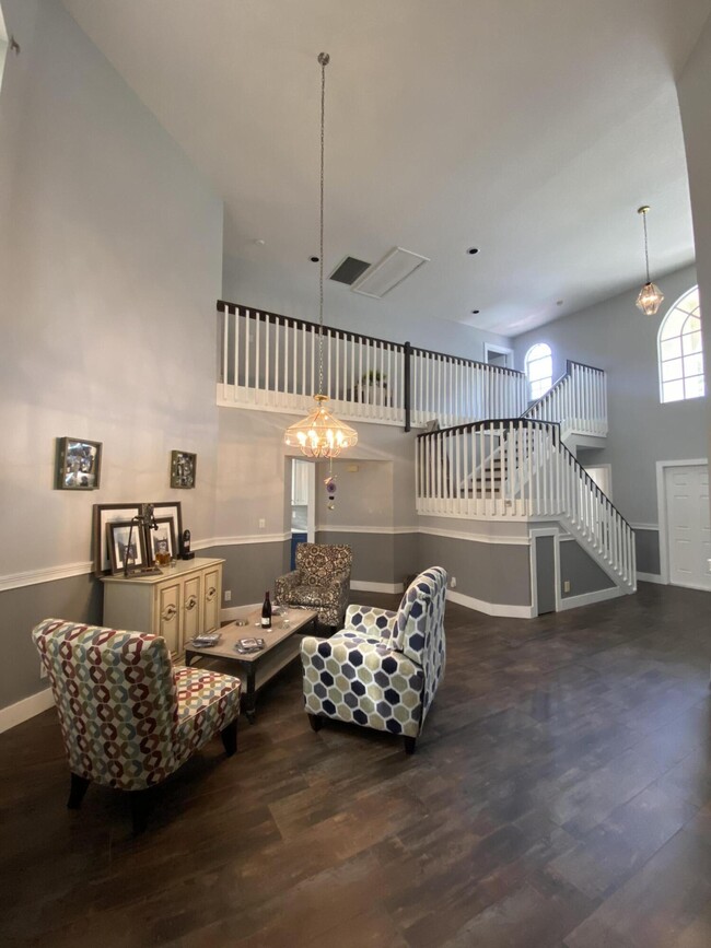Building Photo - 1023 Siena Oaks Cir W