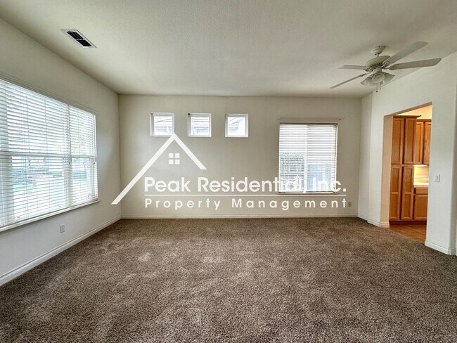 Building Photo - Beautiful Gold River 3bd/2ba Home with 2 C...