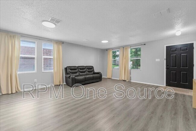 Foto del edificio - 5401 Pandale Valley Dr