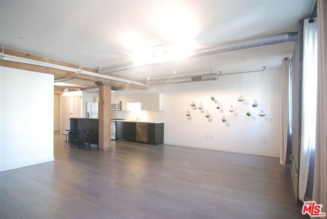 Building Photo - 527 Molino St
