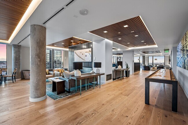 Foto del edificio - Gorgeous Two Bedroom Condo in The Coloradan!