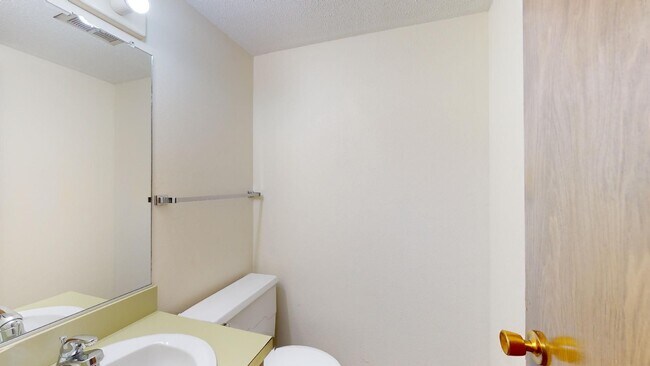 Foto del edificio - AVAILABLE NOW!  North Ames Townhome