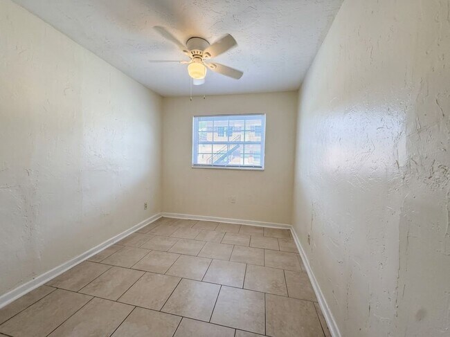 Foto del edificio - $1400 - 3 Bedroom 1 Bath