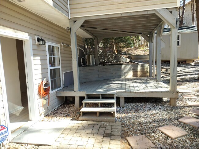 Covered Deck - 531 Hillcrest Cross Rd
