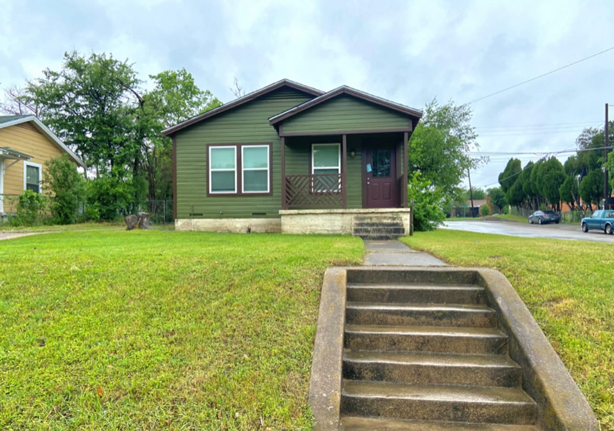 Primary Photo - Cute 2 bed/1 bath House Steps Away from Park
