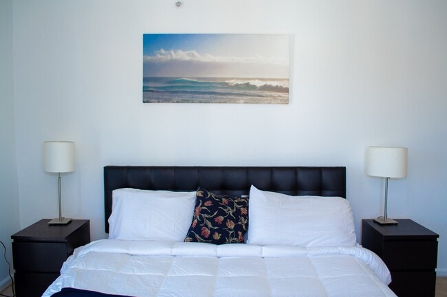 Building Photo - 889 Green St