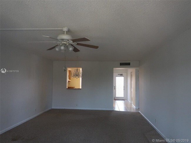 Foto del edificio - 7210 Lake Cir Dr