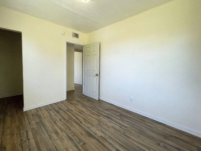 Foto del edificio - 1431 W 18th St