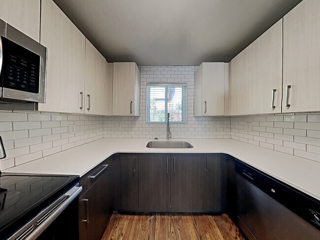 Foto del edificio - 880 N Highland Ave NE