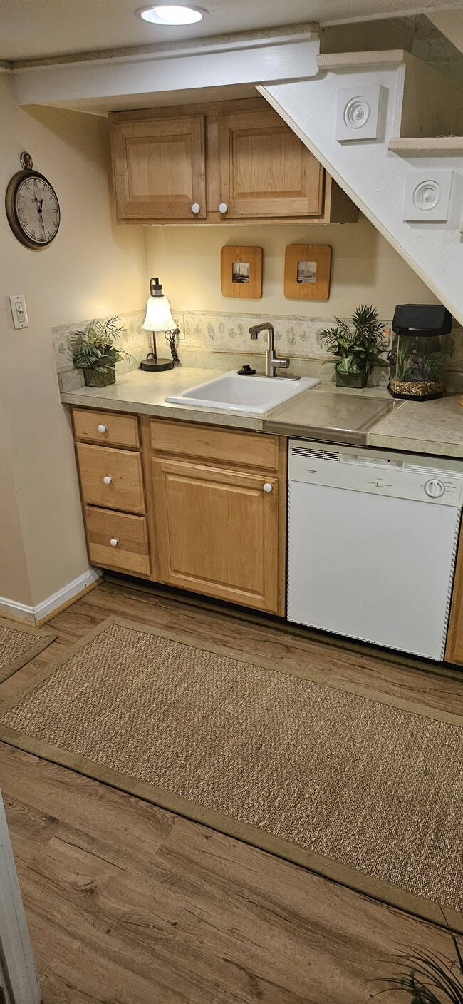 Área de cocina del apartamento - 5737 13th St NW