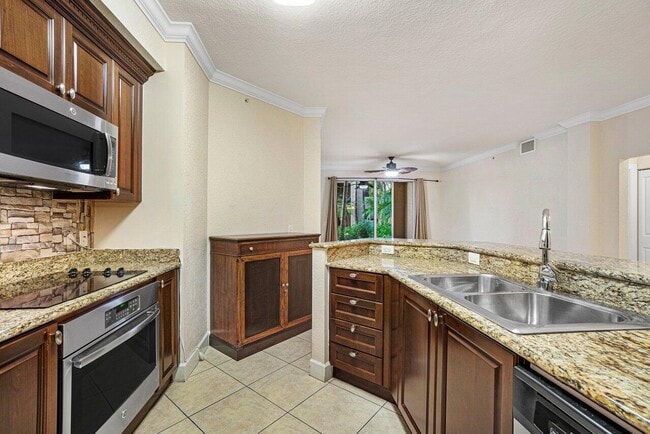 Foto del edificio - 1690 Renaissance Commons Blvd