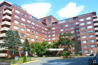 Building Photo - 1021 Arlington Blvd