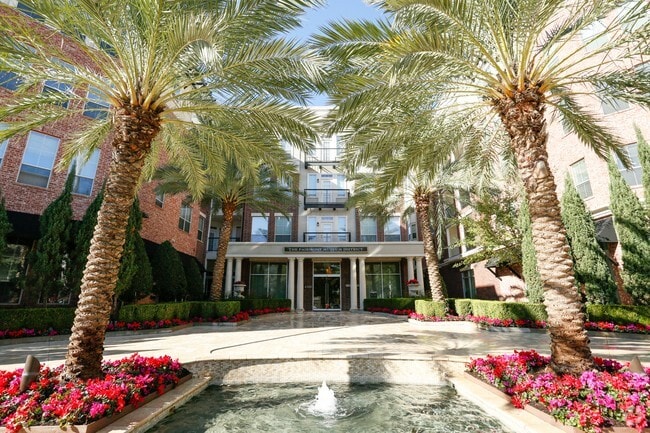 Front Plaza - Fairmont Museum District