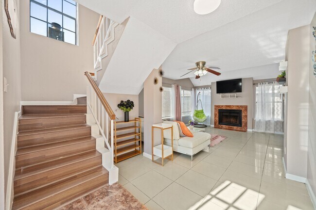 Building Photo - 8629 Kinghaven St