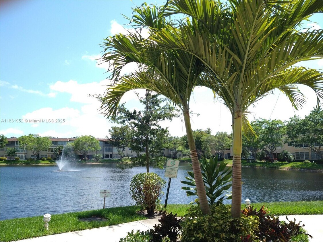 Foto principal - 5102 NW 36th St