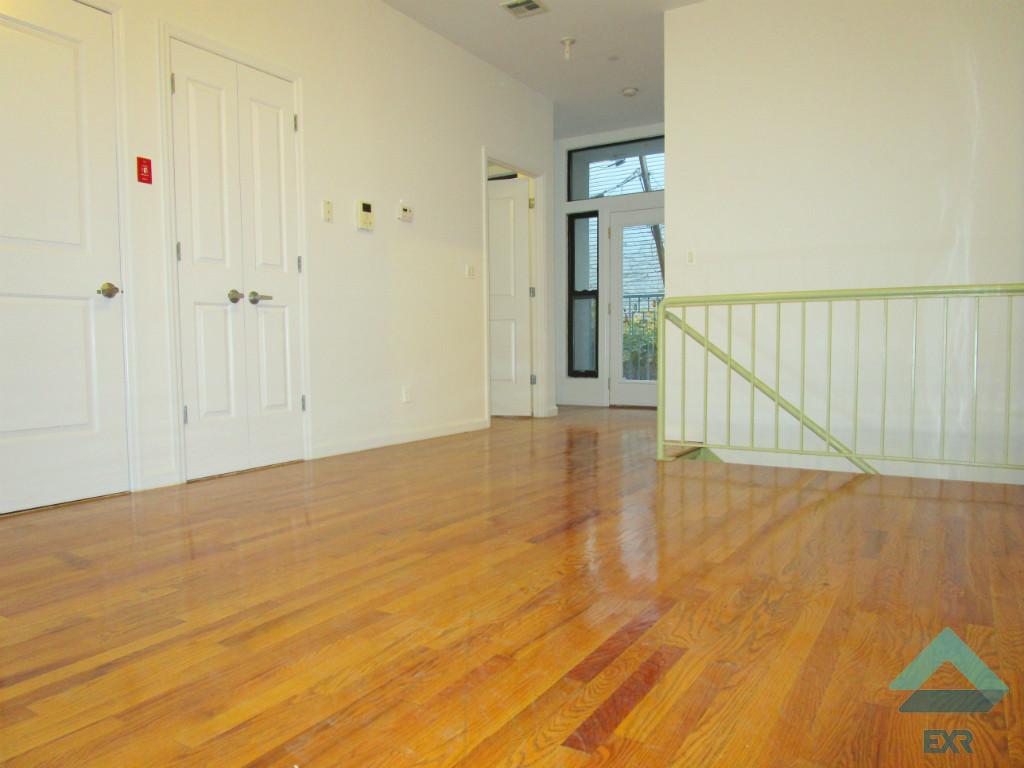 Primary Photo - 1462 Bushwick Ave