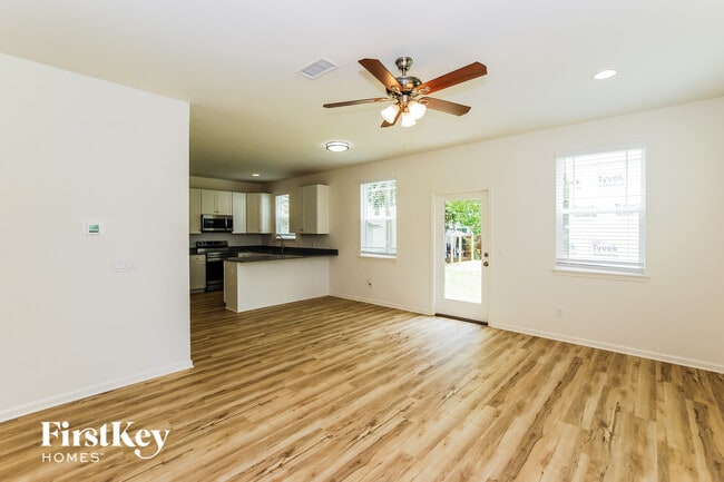 Foto del edificio - 456 Monet Ave