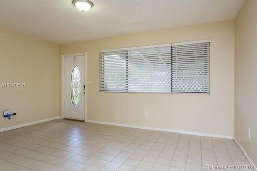 Foto principal - 4970 SW 6th St