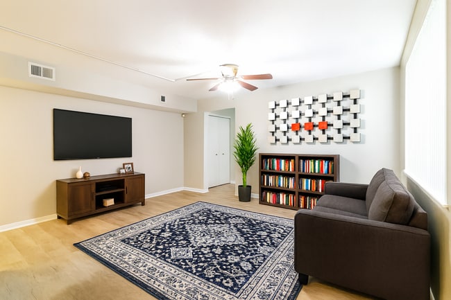Interior Photo - Fulton Flats West