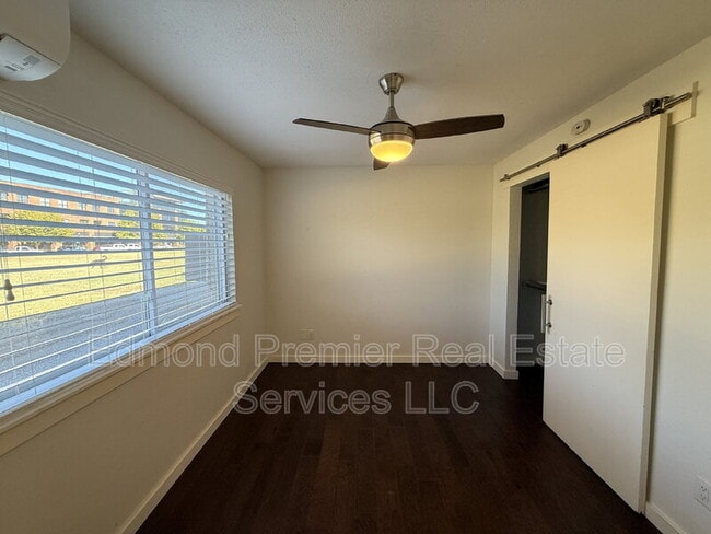 Photo - 205 E Hurd St House