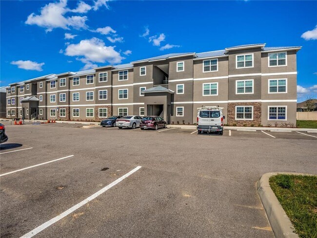Building Photo - 325 Champions Wy